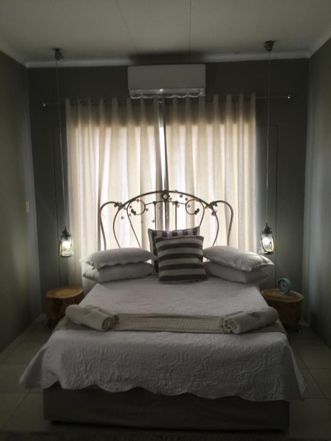 Spinoza Self Catering Accommodation 빈트후크 외부 사진