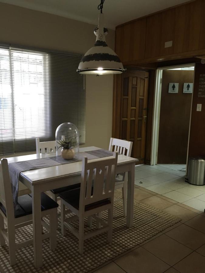 Spinoza Self Catering Accommodation 빈트후크 외부 사진