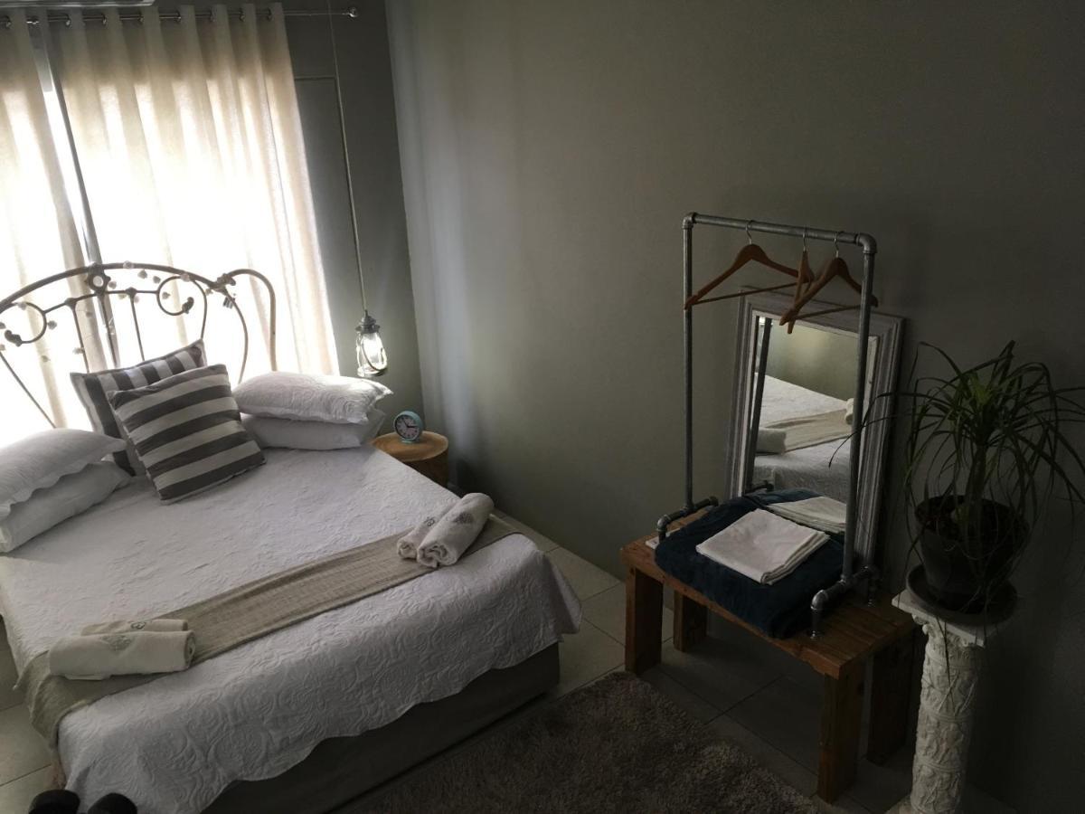 Spinoza Self Catering Accommodation 빈트후크 외부 사진